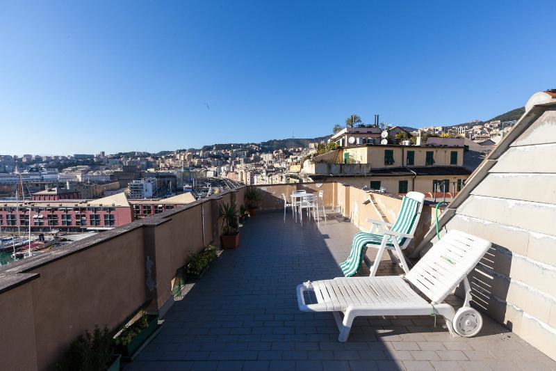 Sunflower Apartment With Private Terrace And Lift Genoa Luaran gambar